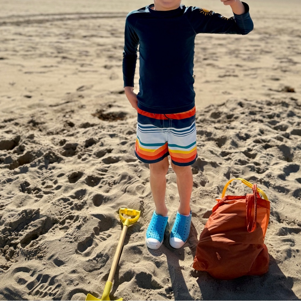 Tea Collection Rash Guard & Trunks - Picture 10 of 10